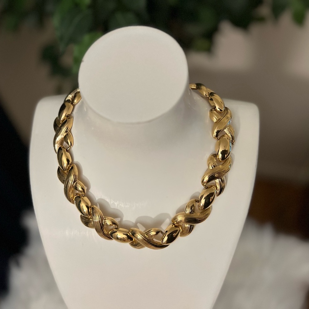 ✔Butler 5th Avenue Collection Polished Brushed Gold X’s and O’s Choker Necklace - Picture 7 of 7